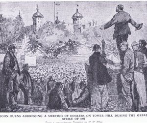 John Burns dirigiéndose a una reunión de estibadores en Tower Hill durante la Gran Huelga de 1892, de Cassells Historia del Pueblo Británico publicada por la Waverley Book Company Limited, c.1940 de H. H. Flere