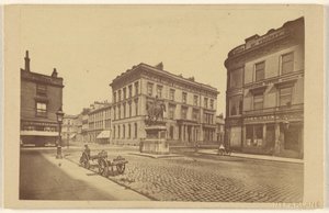 Estatua de la Reina y Club House, Glasgow. de H. Macfarlane