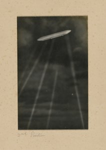 [El derribo de un dirigible alemán sobre Londres] de H. Scott Orr