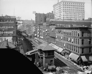 Ferrocarril elevado, Wabash Avenue, Chicago, Illinois, c.1900-10 (foto b/n) de Hans Behm