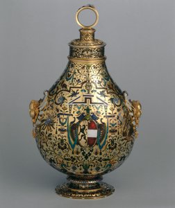 Frasco en oro esmaltado decorado con figuras grotescas y con el escudo de armas del arzobispo de Salzburgo Wolf Dietrich von Raitenau