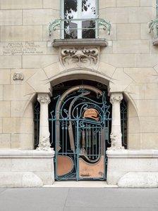 Puerta de entrada del Castel Beranger, construido entre 1895 y 1898 en el distrito 16 de París