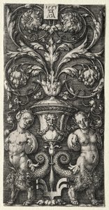 Un jarrón entre dos figuras quiméricas