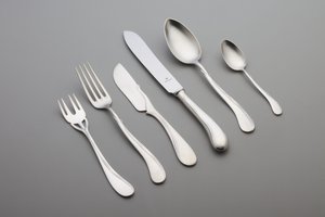Seis piezas de cubiertos "Tulipan": 1 cuchillo de mesa
