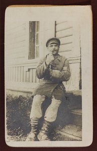 Primera Guerra Mundial: Ucrania en los años 1914-1916 durante la invasión del ejército alemán. Retrato de un hombre (foto en blanco y negro) de Heldenfriedhof Dsessentniki (attr. to)