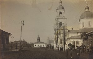 Primera Guerra Mundial: Ucrania en los años 1914-1916 durante la invasión del ejército alemán. Vista de una ciudad (foto en blanco y negro) de Heldenfriedhof Dsessentniki (attr. to)