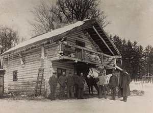 Primera Guerra Mundial: Ucrania en los años 1914-1916 durante la invasión del ejército alemán. Frente militar de una casa de Heldenfriedhof Dsessentniki (attr. to)