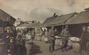 Primera Guerra Mundial: Ucrania en los años 1914-1916 durante la invasión del ejército alemán. Militares en el mercado de Heldenfriedhof Dsessentniki (attr. to)