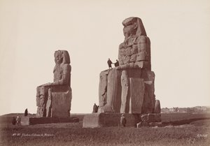 Thebes, Colosses de Memnon (Tebas, Colosos de Memnon),1870s (foto)