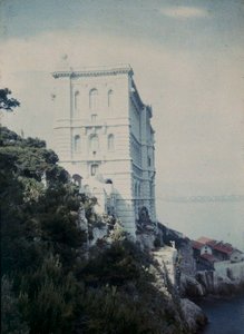 Elegante edificio fortificado en el Golfo de Mónaco