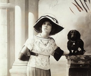 Retrato del actor francés Pierre Frondaie, en el papel teatral de Michelle. de Henri Manuel