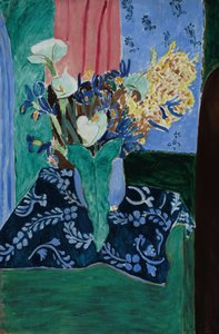 Arums, Iris and Mimosas (Flores en un jarrón azul sobre un mantel azul) de Henri Matisse