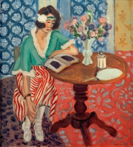 Mujer leyendo en una mesa ((con vestido a rayas verdes y rojas) de Henri Matisse