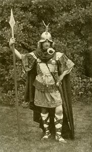 Representa al Rey Arturo con traje de jefe británico, siglo VI d.C., 1924