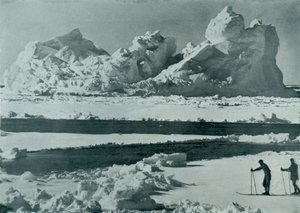 Un iceberg rompiéndose en el pack, c1910-1913, 1913 de Herbert Ponting