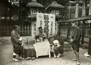 Una adivina en el Templo Inari, 1910 de Herbert Ponting