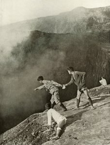 Al borde del cráter, Aso-San, 1910