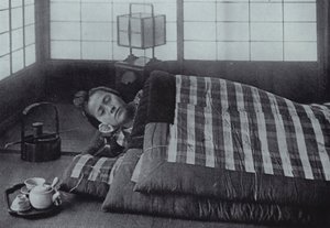 Hora de dormir en Japón (foto en blanco y negro)