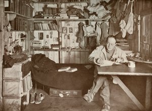 El capitán Scott en su guarida, c1911, 1913 de Herbert Ponting
