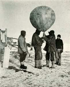 El Dr. Simpson lanzando un globo, 1911, 1913 de Herbert Ponting