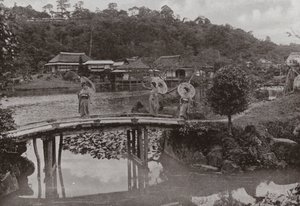 Hikone (foto en blanco y negro) de Herbert Ponting