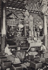Japón en los años 1920: Omori, Templo Ikegami (budista) (foto en blanco y negro) de Herbert Ponting