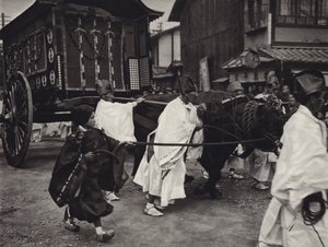 Japón en los años 1920: funeral sintoísta de una persona de alto rango de Herbert Ponting