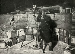 Teniente Evans observando una ocultación de Júpiter, 8 de junio de 1911, 1913 de Herbert Ponting