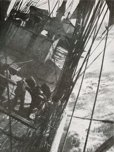 Manejando las bombas, c. 1910-1913 de Herbert Ponting
