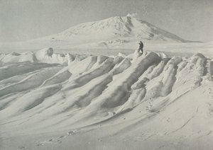 Monte Erebus sobre un iceberg erosionado por el agua, octubre de 1911, 1913 de Herbert Ponting