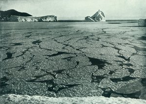Hielo en Forma de Panqueque Formándose en Témpanos Frente al Cabo Evans, c. 1910-1913, 1913 de Herbert Ponting