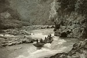 Navegando los rápidos del Katsura-Gawa, 1910 de Herbert Ponting