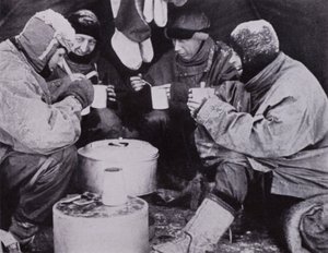 "Esa noche tuvieron cena de Navidad" de Herbert Ponting