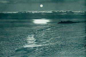 El glaciar Barne: Una grieta con un puente de nieve delgado, c1910-1913, 1913 de Herbert Ponting