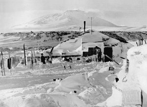 La cabaña después del invierno, c1911, 1913 de Herbert Ponting