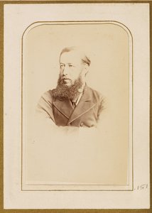 [Retrato de un hombre] de Hills and Saunders