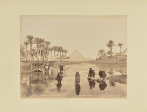Mujeres, Fellahs sacando agua cerca de las pirámides, El Cairo de Hippolyte Arnoux