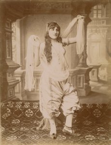 Mujer en traje exótico de Hippolyte Arnoux
