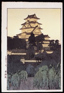 Vista nocturna del castillo de Himeji