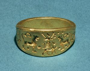 Anillo inscrito en escritura jeroglífica 