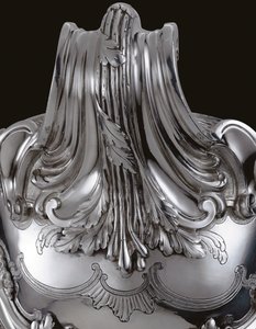 (detalle) de una sopera, tapa y forro de Luis XV de Honore de Balzac