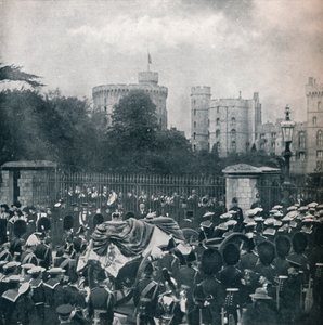El coche fúnebre del Rey Eduardo VII siendo llevado a los terrenos del Castillo de Windsor de Horace Walter Nicholls