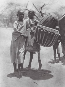 África: Aulad Hamid tambores (foto b/n)
