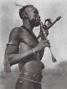 África: Flautista Niambara (foto b/n)