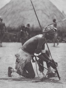 África: Shilluk en traje festivo (foto b/n)