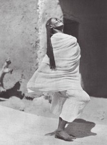 África: Bailarina sudanesa, Omdurman (foto b/n)