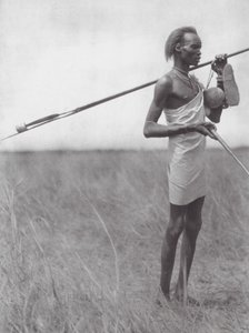África: Guerrero dinka viajero (foto en blanco y negro)