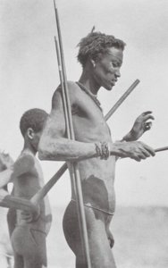 Hombre nuer (foto b/n)