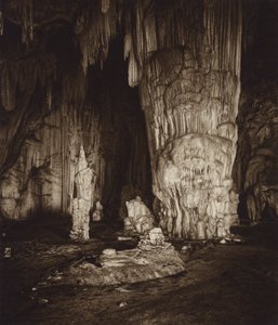Mexico: Cuevas de estalactitas de Cacahuamilpa, Estado Guerrero (b/w photo) de Hugo Brehme