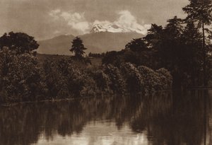 Mexico: Iztaccihuatl, visto desde Miraflores (b/w photo) de Hugo Brehme
